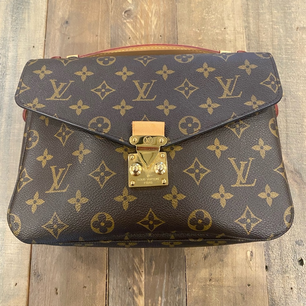 Louis Vuitton Pochette Metis - Authentic